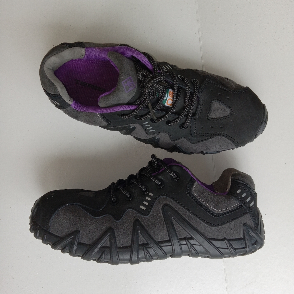 Terra Women's Black and Purple Athletic Shoes